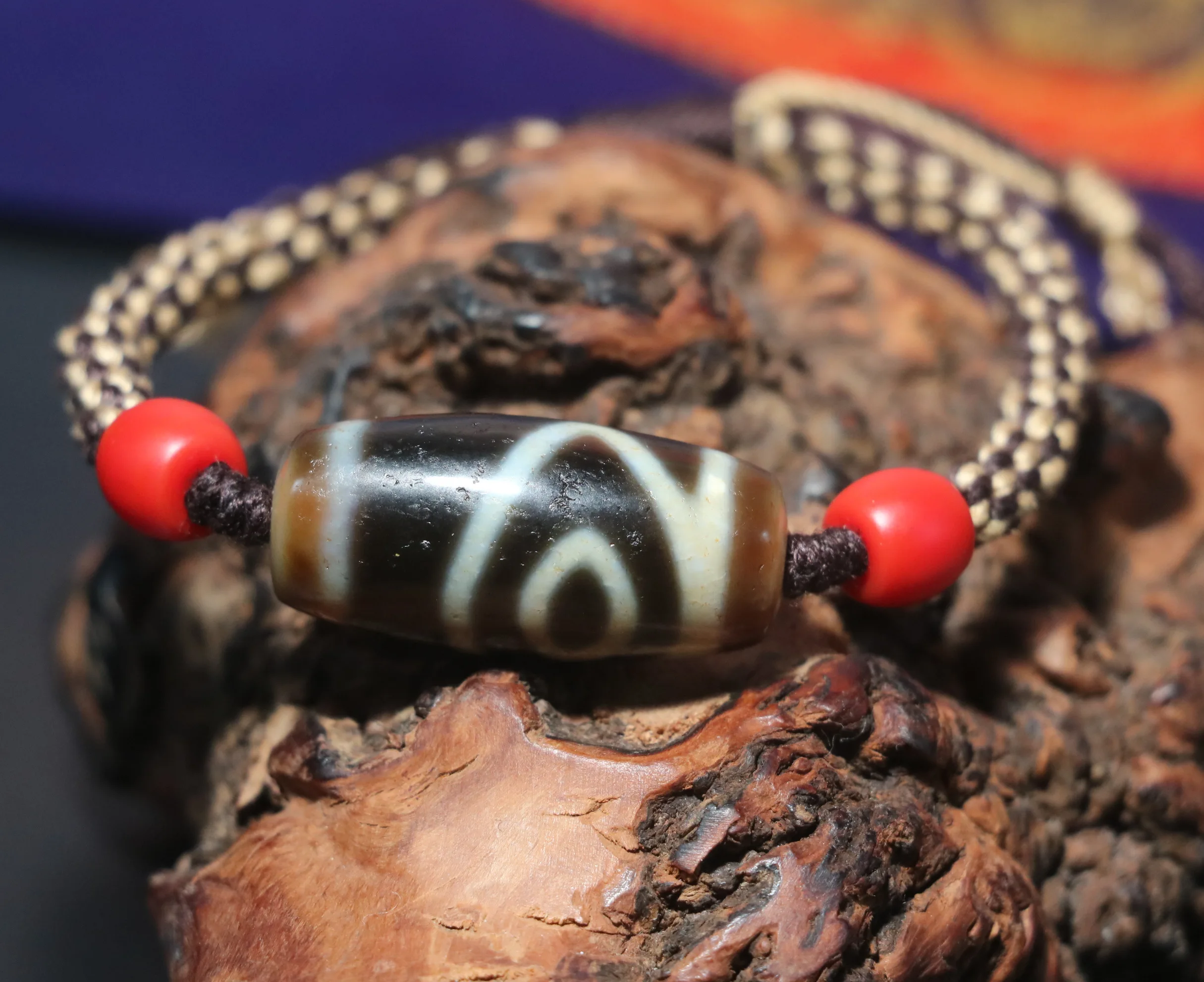 No.210126N14 Magic Tibetan old Agate Tiger Tooth 2 Eye dZi Bead Hand Knitted Female Bracelet Good Saurces
No.210126N14 Magic Tibetan old Agate Tiger Tooth 2 Eye dZi Bead Hand Knitted Female Bracelet Good Saurces