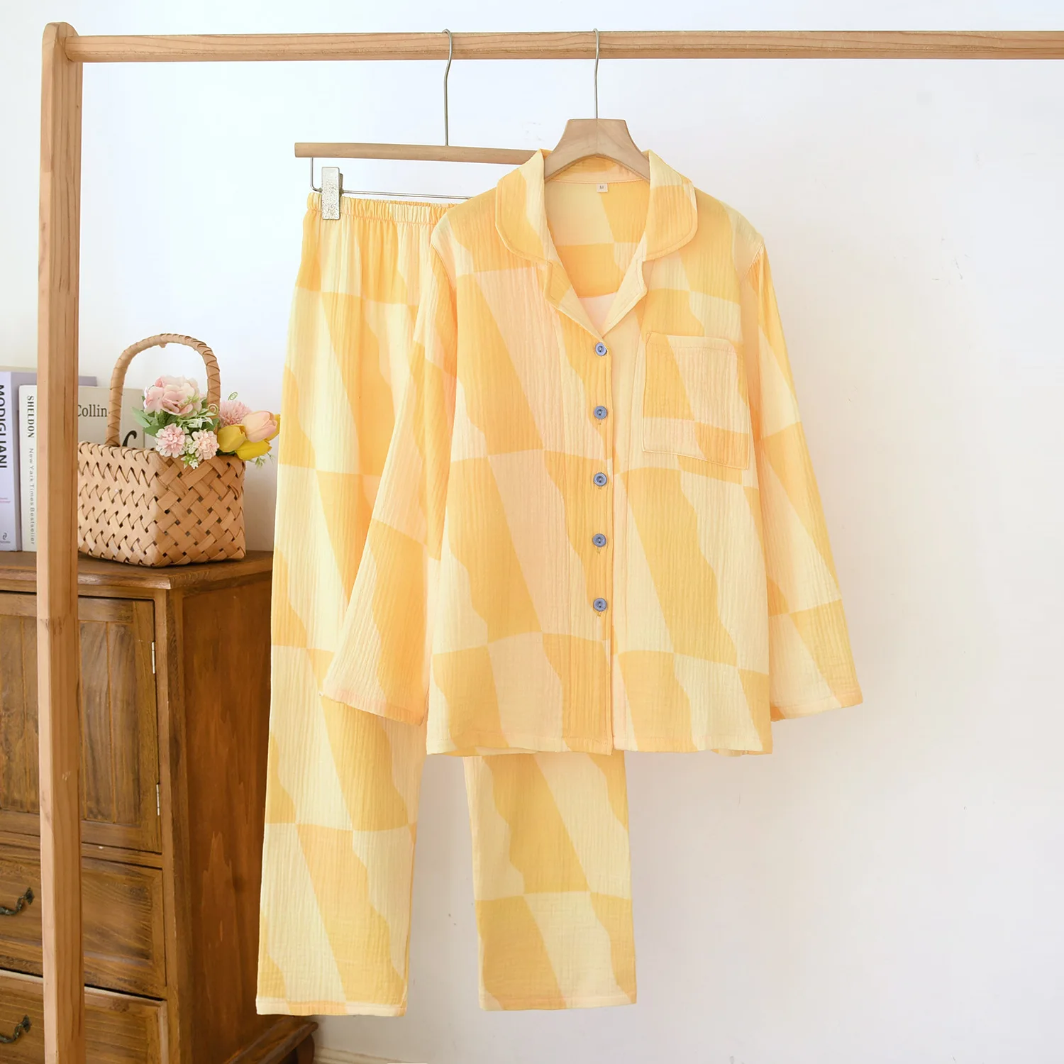 Women's Thin Long-sleeved Trousers Pajamas Simple Crepe Cotton Loungewear Turn-down Collar Yellow Color Block Print Sleepwear
Women's Thin Long-sleeved Trousers Pajamas Simple Crepe Cotton Loungewear Turn-down Collar Yellow Color Block Print Sleepwear