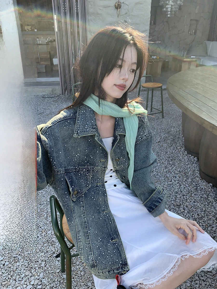 Джинсовая куртка с воротником из страз и одной пуговицей, свободного кроя, с длинными рукавами, для весеннего повседневного образа в стиле Sweet Cool Girl
Джинсовая куртка с воротником из страз и одной пуговицей, свободного кроя, с длинными рукавами, для весеннего повседневного образа в стиле Sweet Cool Girl