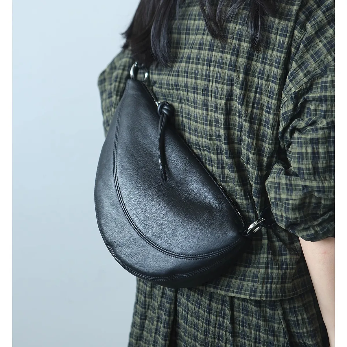 Vintage Croissant Bag for Girls Top-Grain Cowhide Versatile Crossbody, Ladies' Trendy Everyday Carry with Multiple Pockets
Vintage Croissant Bag for Girls Top-Grain Cowhide Versatile Crossbody, Ladies' Trendy Everyday Carry with Multiple Pockets