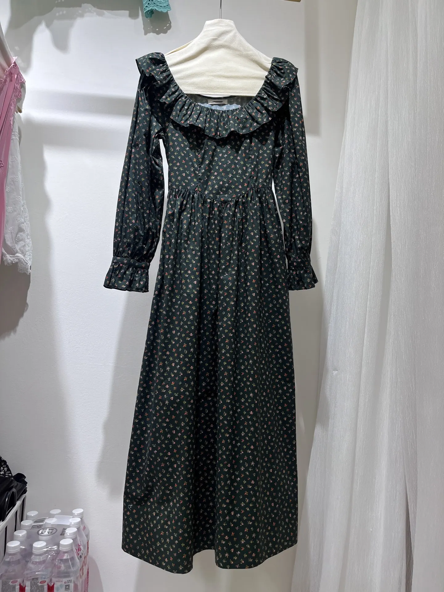 Women Long Lantern Sleeve Ruffles Doll Collar Green Flower Printed Cotton Long Dress
Women Long Lantern Sleeve Ruffles Doll Collar Green Flower Printed Cotton Long Dress