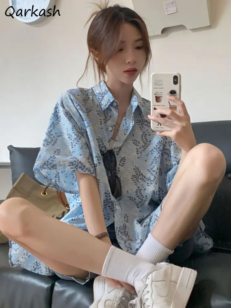 Рубашки женские, мешковатые повседневные топы с цветочным принтом, пляжный стиль, модные праздничные ленивые летние рубашки Ulzzang, шикарные универсальные базовые майки с лацканами
Рубашки женские, мешковатые повседневные топы с цветочным принтом, пляжный стиль, модные праздничные ленивые летние рубашки Ulzzang, шикарные универсальные базовые майки с лацканами