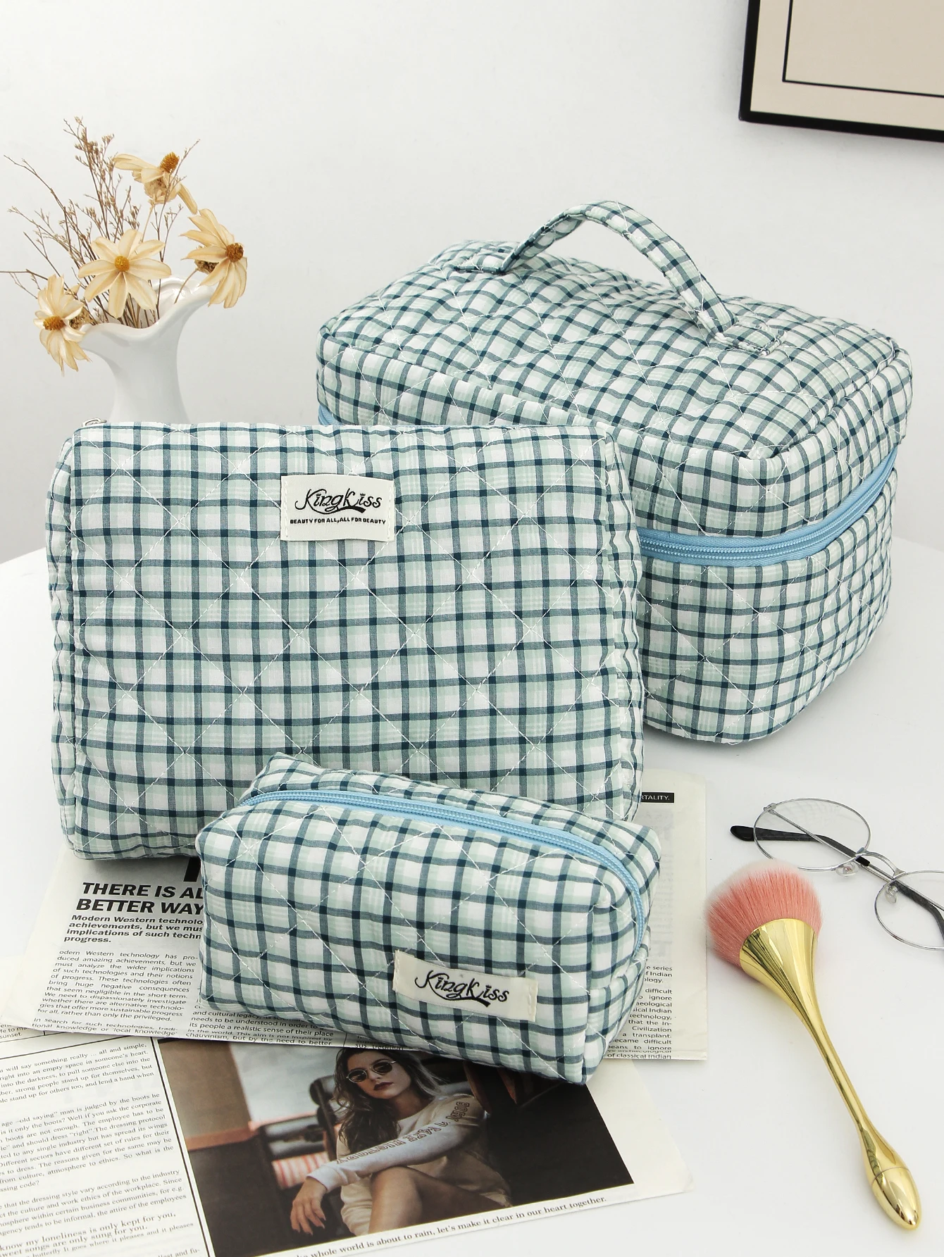 1 pc/set blue and white plaid makeup bag, fashionable portable makeup bag, bathroom essential makeup bag, makeup storage bag
1 pc/set blue and white plaid makeup bag, fashionable portable makeup bag, bathroom essential makeup bag, makeup storage bag