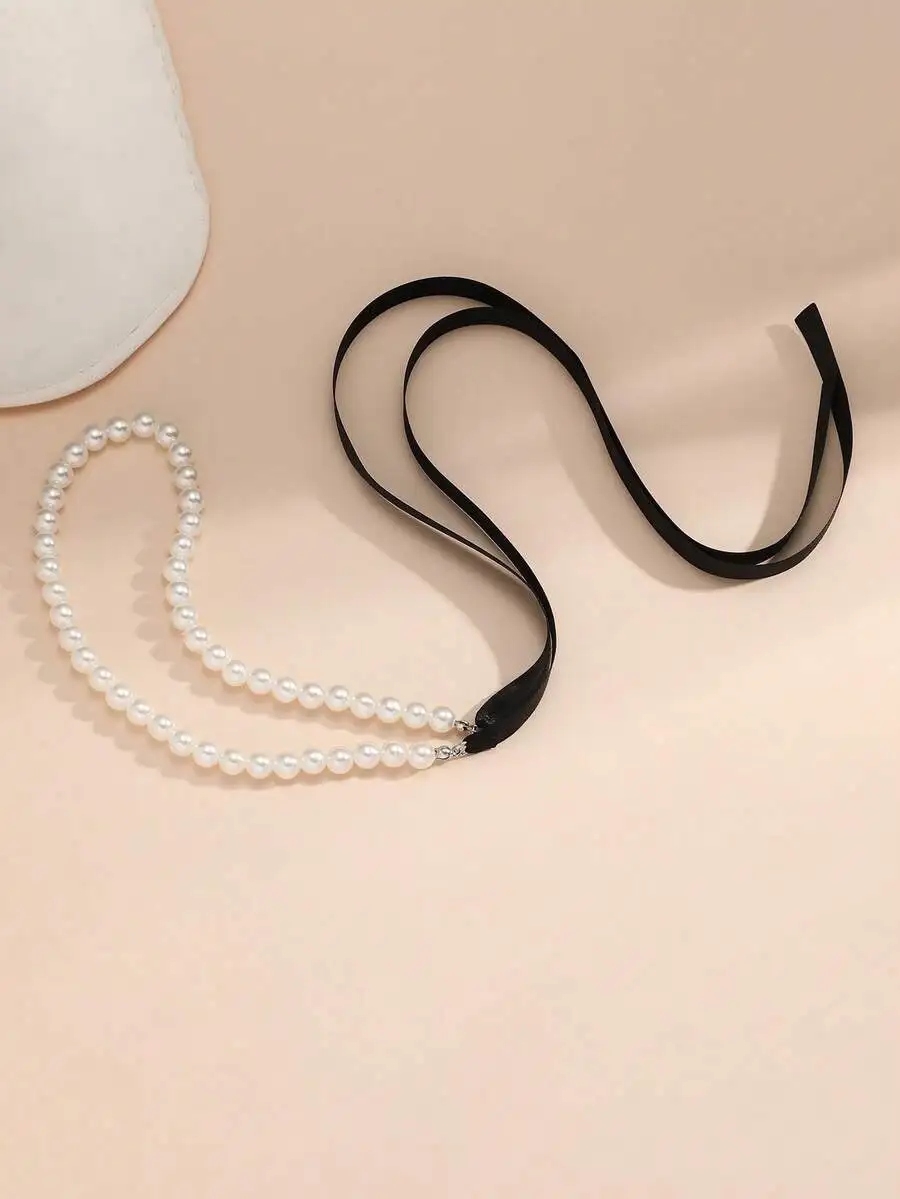 Vintage Faux Pearl Bowknot Necklace With Velvet Ribbon
Vintage Faux Pearl Bowknot Necklace With Velvet Ribbon