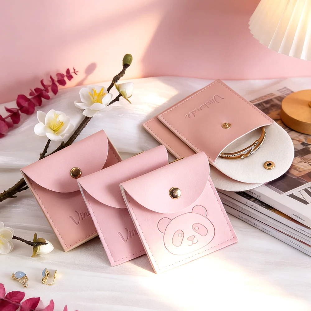 50Pcs/Lot Customized Logo Pink PU Leather Jewellery Bag with Snap Earrings Rings Bracelets Storage Gift Wrapping Jewelry Pouch
50Pcs/Lot Customized Logo Pink PU Leather Jewellery Bag with Snap Earrings Rings Bracelets Storage Gift Wrapping Jewelry Pouch