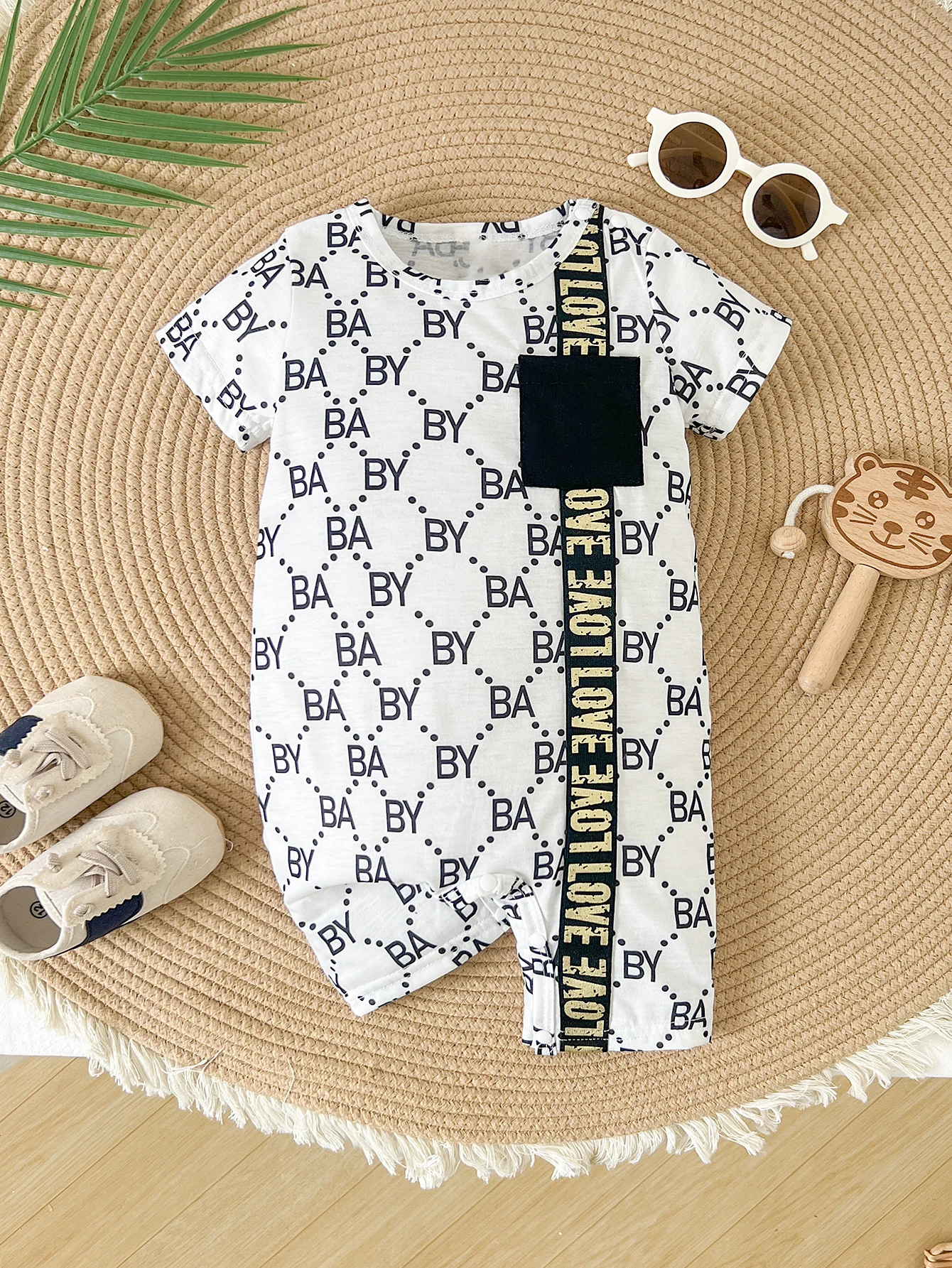 Fashion Summer Infant Baby Short Sleeve Romper Letter Print Jumpsuit With & Pocket for 0-2Y Newborn Boys Casual Set of Clothing
Fashion Summer Infant Baby Short Sleeve Romper Letter Print Jumpsuit With & Pocket for 0-2Y Newborn Boys Casual Set of Clothing