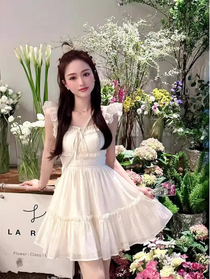 Fairy aura fluttering first love gentle wind fairy dress ballet style niche design feeling waist cinching lace white dress HPLN
Fairy aura fluttering first love gentle wind fairy dress ballet style niche design feeling waist cinching lace white dress HPLN