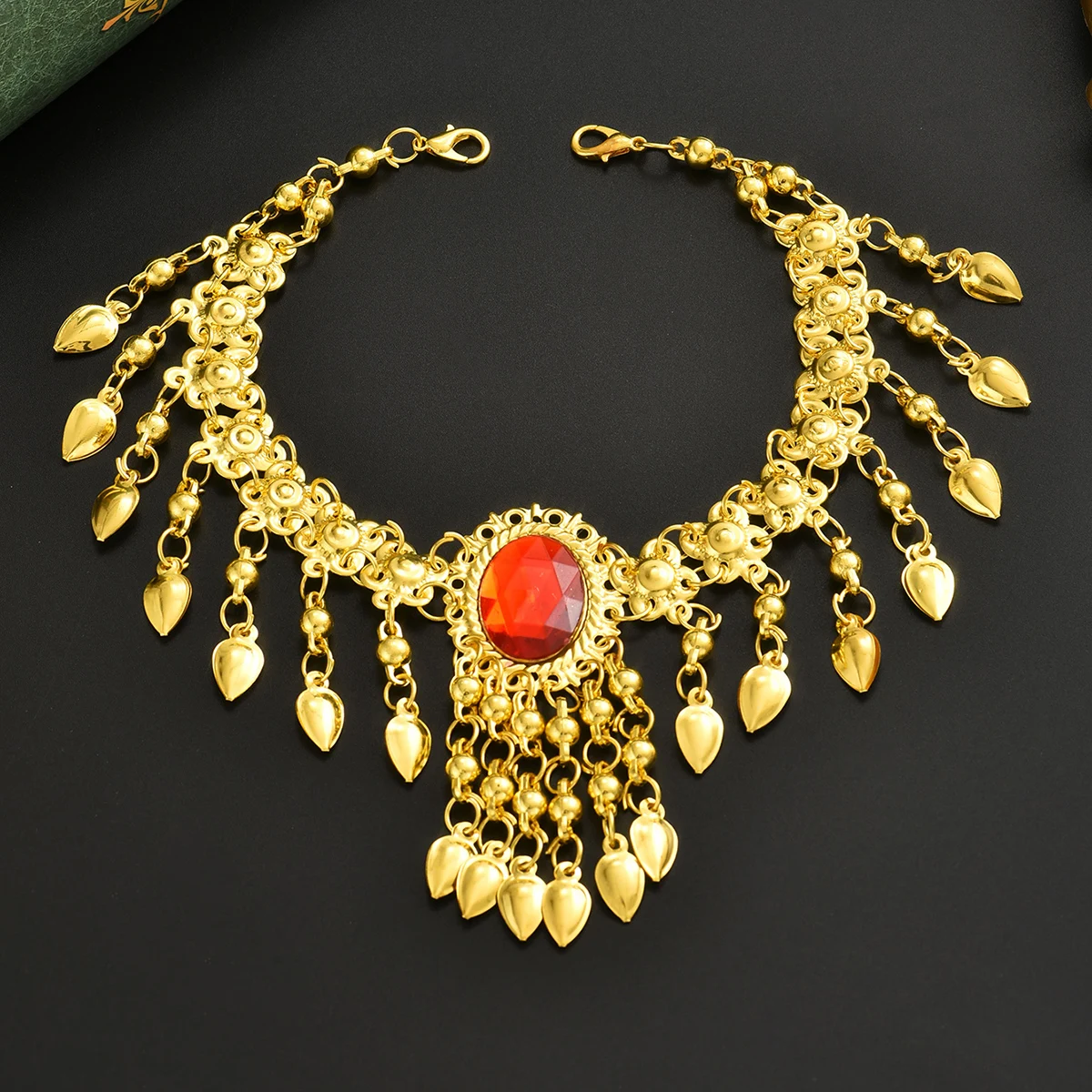 Vintage-Style Heart-Shaped Small Pendant With Flowing Tassels Featuring A Unique Design,Red Accents On The Bride's Hair Chain
Vintage-Style Heart-Shaped Small Pendant With Flowing Tassels Featuring A Unique Design,Red Accents On The Bride's Hair Chain