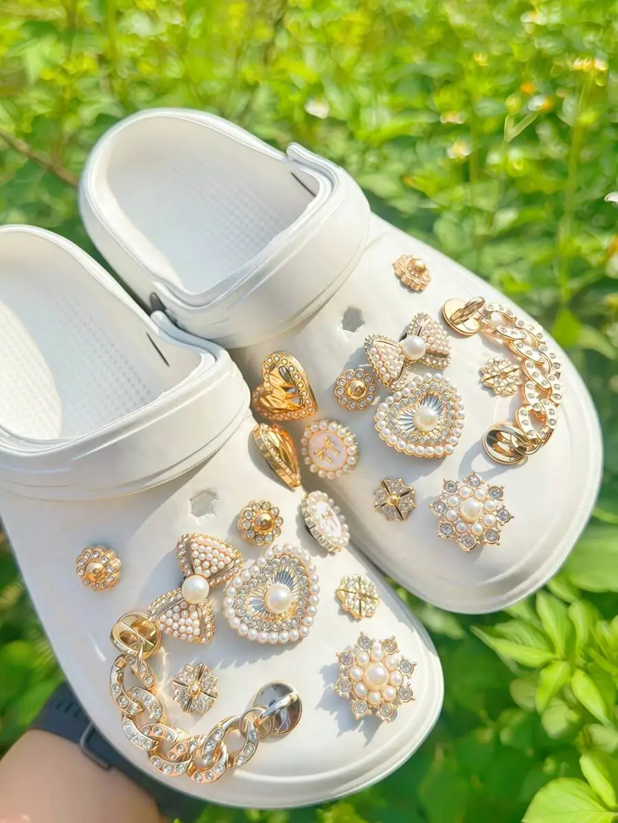 20pcs Shoe Charms With Chains Hearts Flowers Bows For Clogs Sandals DIY Accessories
20pcs Shoe Charms With Chains Hearts Flowers Bows For Clogs Sandals DIY Accessories