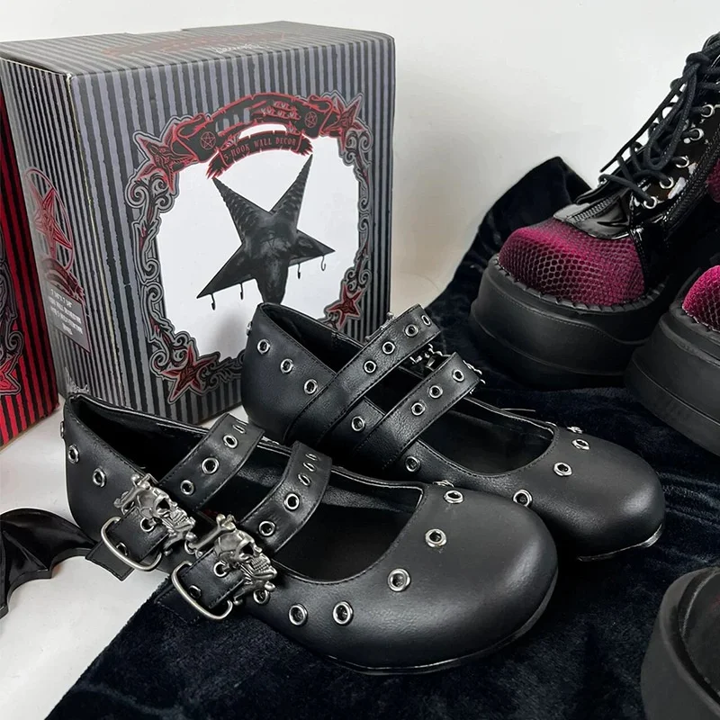 Gothic Punk Style Pirate Shoes Women's Double Buckle Rivet Cute Flat Ballet Shoes Mary Janes Skull Pattern Korean Style Flats
Gothic Punk Style Pirate Shoes Women's Double Buckle Rivet Cute Flat Ballet Shoes Mary Janes Skull Pattern Korean Style Flats