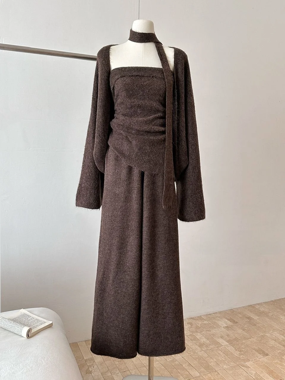 Ladies' Lazy Style Knitted Sweater Set with Wide Leg Pants Three Piece Casual Fashion Ensemble High Waist Long Sleeve Tops
Ladies' Lazy Style Knitted Sweater Set with Wide Leg Pants Three Piece Casual Fashion Ensemble High Waist Long Sleeve Tops