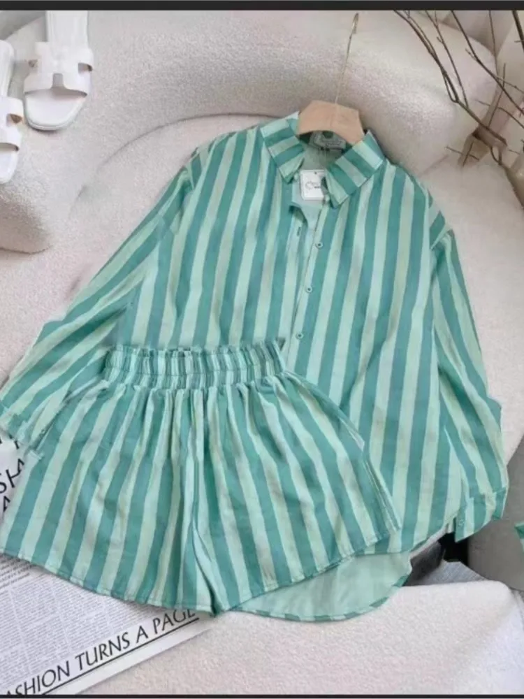 Women's Suit Summer Fashion Turn-down Collar Striped Shirt Shorts Suit Loose Elegnat Casual New Two-piece Set Womens Clothing
Women's Suit Summer Fashion Turn-down Collar Striped Shirt Shorts Suit Loose Elegnat Casual New Two-piece Set Womens Clothing