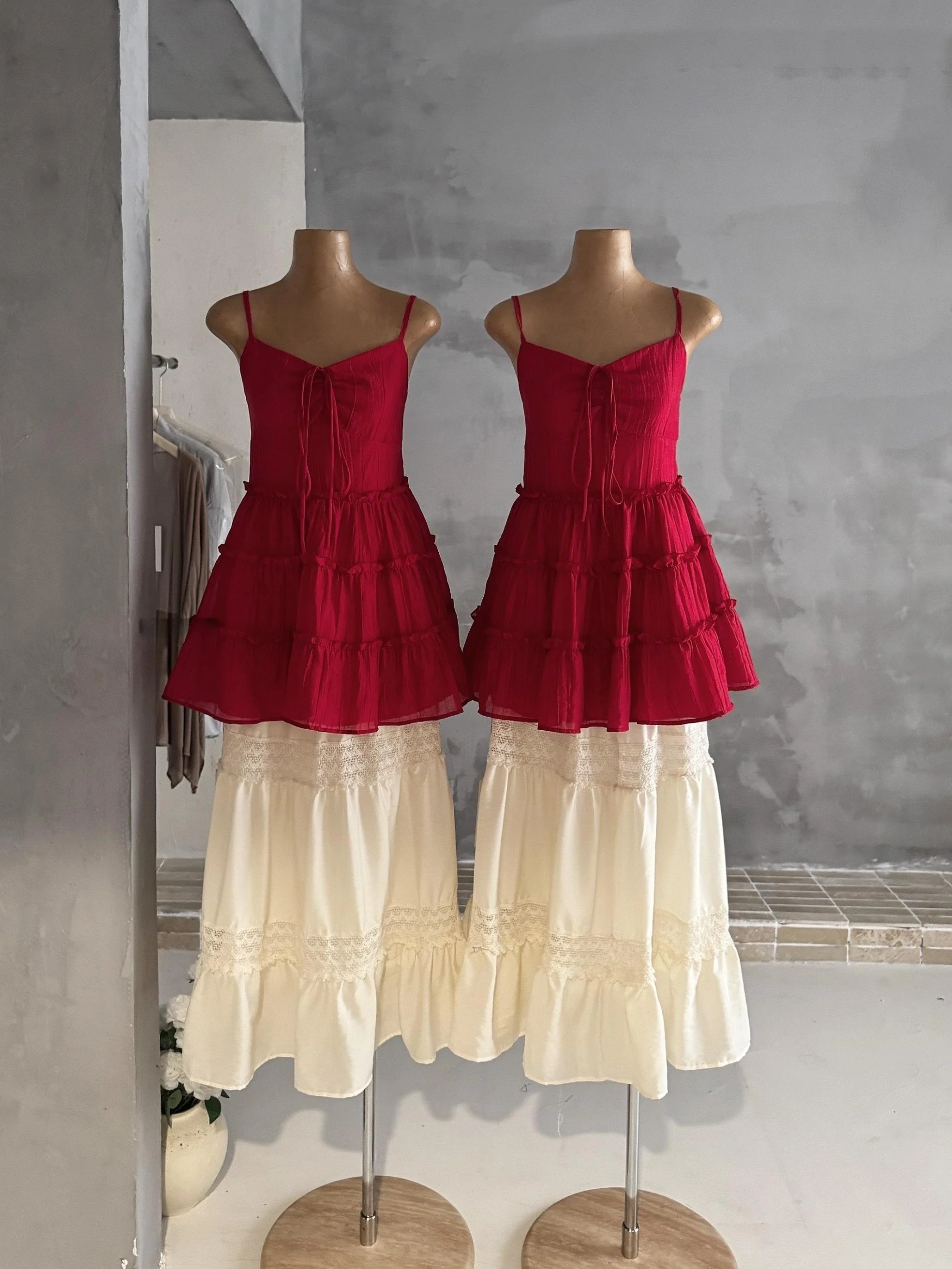 Slimming Redcurrant Multi-layered Halter Top And Skirt Set Women's Summer Fashion Ensemble Short Sleeveless Elegantly Stylish
Slimming Redcurrant Multi-layered Halter Top And Skirt Set Women's Summer Fashion Ensemble Short Sleeveless Elegantly Stylish