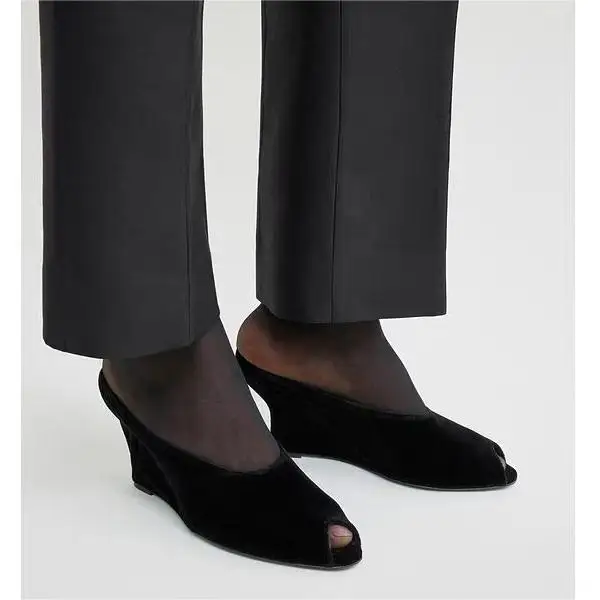 Women's Black Velvet Wedge Heel Mules Peep Toe Slip On Shoes Fashion Comfortable Open Toe Wedge Sandals For Daily Wear
Women's Black Velvet Wedge Heel Mules Peep Toe Slip On Shoes Fashion Comfortable Open Toe Wedge Sandals For Daily Wear