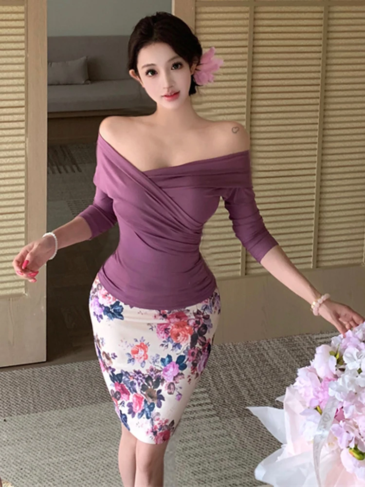 Elegant Low Cut V Neck Slim Fit Design mid Sleeve Shoulder Bared Hoodie T Shirt Set Floral Wrap around Short Skirt
Elegant Low Cut V Neck Slim Fit Design mid Sleeve Shoulder Bared Hoodie T Shirt Set Floral Wrap around Short Skirt