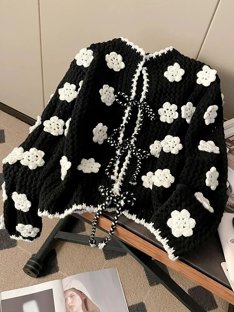2025 Autumn/Winter New High end Heavy Industry 3D Flower Weaving Top with Tie up Yarn Sexy Cardigan Sweater Y2K Women
2025 Autumn/Winter New High end Heavy Industry 3D Flower Weaving Top with Tie up Yarn Sexy Cardigan Sweater Y2K Women