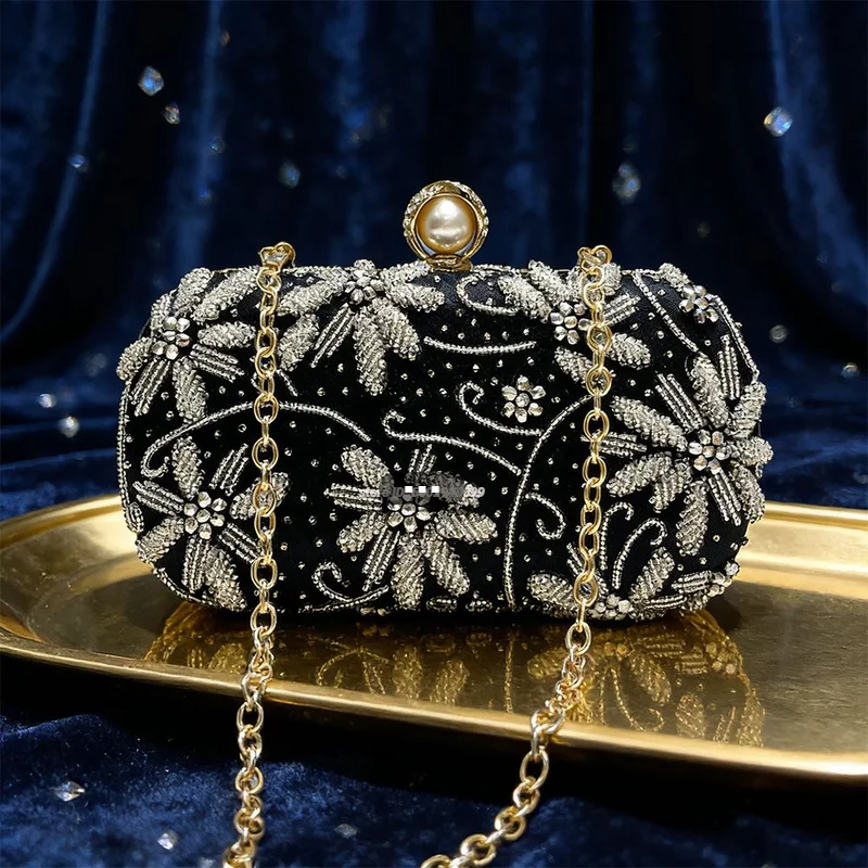 Elegant Fashionable Women Rhinestone Clutch Purse with Adjustable Golden Chain for Night Party Wedding Banquet
Elegant Fashionable Women Rhinestone Clutch Purse with Adjustable Golden Chain for Night Party Wedding Banquet