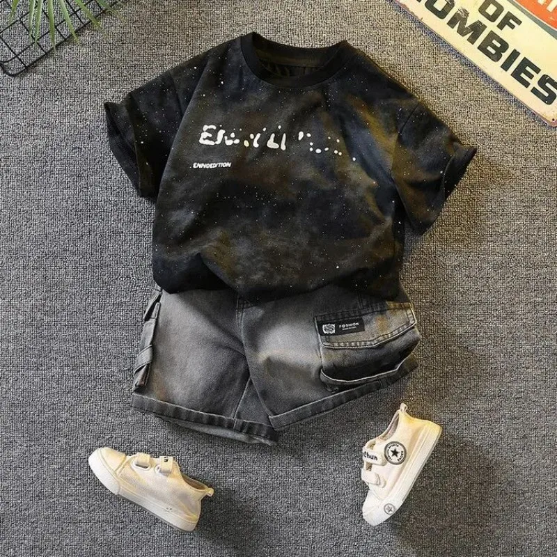 90-150cm Boys' clothing set summer outfit new stylish children's thin sleeveless vest T-shirt shorts vest two-piece set
90-150cm Boys' clothing set summer outfit new stylish children's thin sleeveless vest T-shirt shorts vest two-piece set