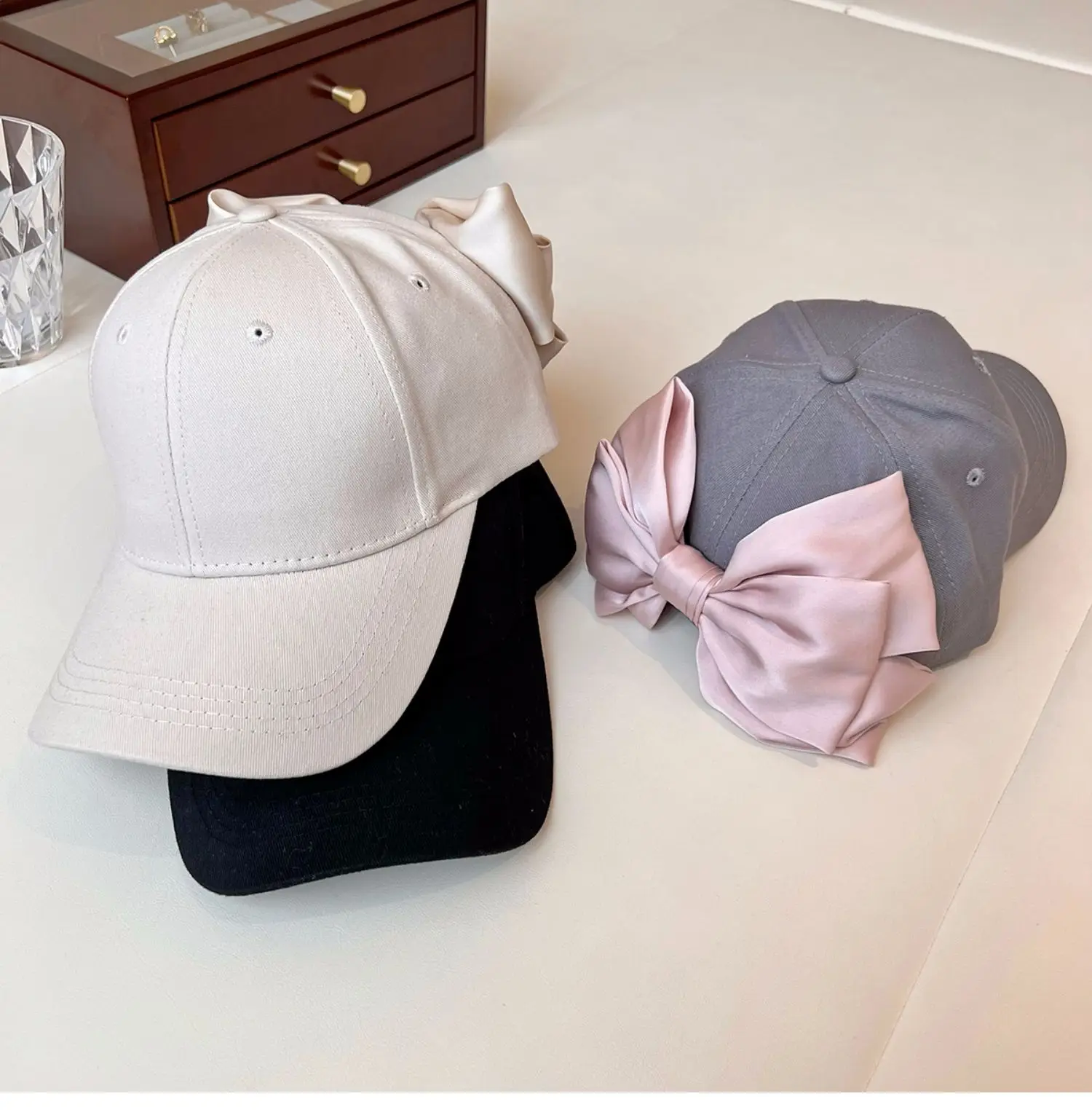 New Fashion Ladies Original Satin Lace Big Bowknot Baseball Hat Women Spring Summer Leisure Visors Cap
New Fashion Ladies Original Satin Lace Big Bowknot Baseball Hat Women Spring Summer Leisure Visors Cap