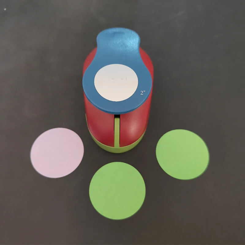 Hand Cutter 5cm 3.8cm 2.5cm Round Craft Punch Children Manual DIY Hole Punches Cortador De Papel Scrapbook School Circle Punch
Hand Cutter 5cm 3.8cm 2.5cm Round Craft Punch Children Manual DIY Hole Punches Cortador De Papel Scrapbook School Circle Punch