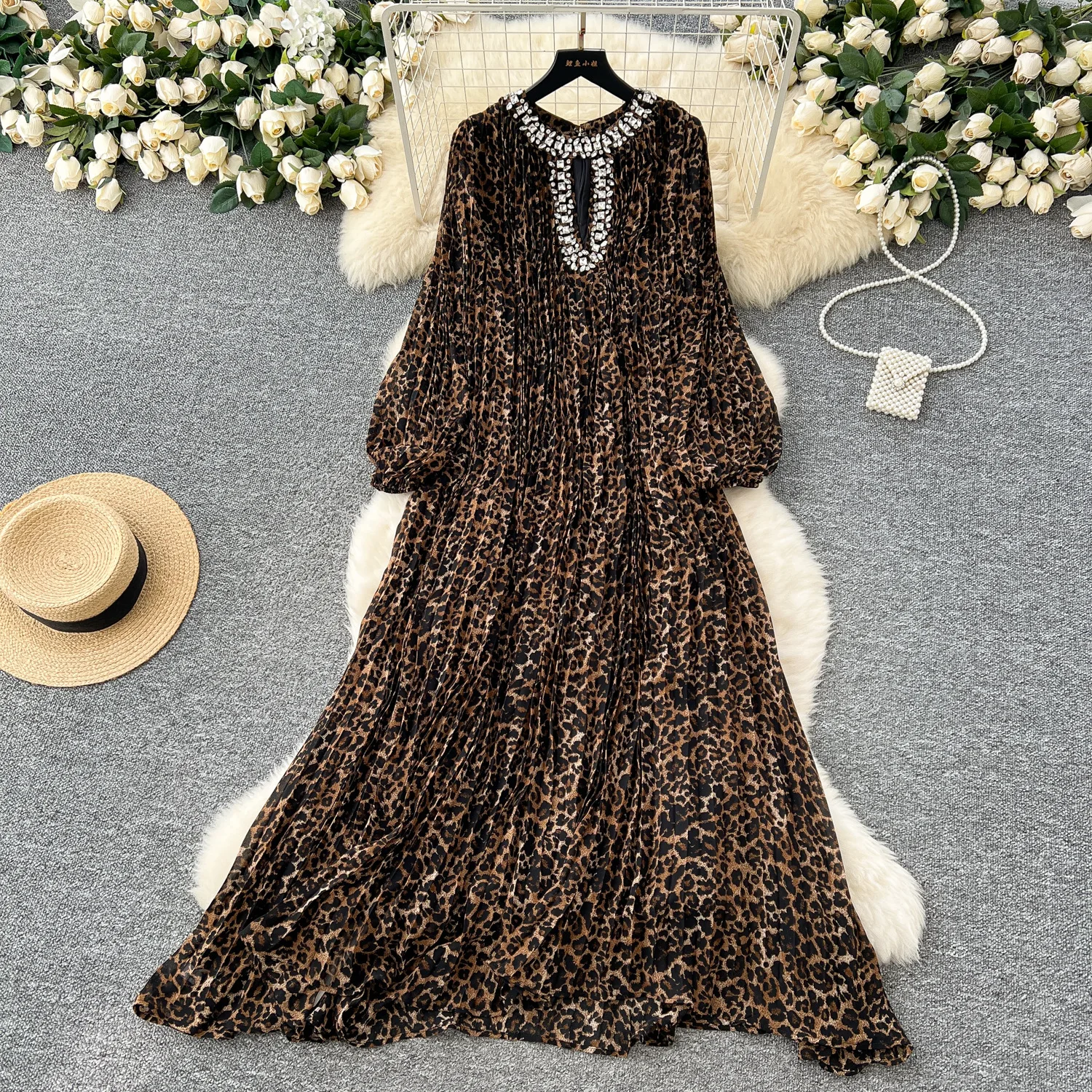 Studded Diamond Hollow O-Neck Long-sleeve Spring Dress Retro Leopard Print Pleated Women Long Dresses Casual Seaside Beach Dress
Studded Diamond Hollow O-Neck Long-sleeve Spring Dress Retro Leopard Print Pleated Women Long Dresses Casual Seaside Beach Dress