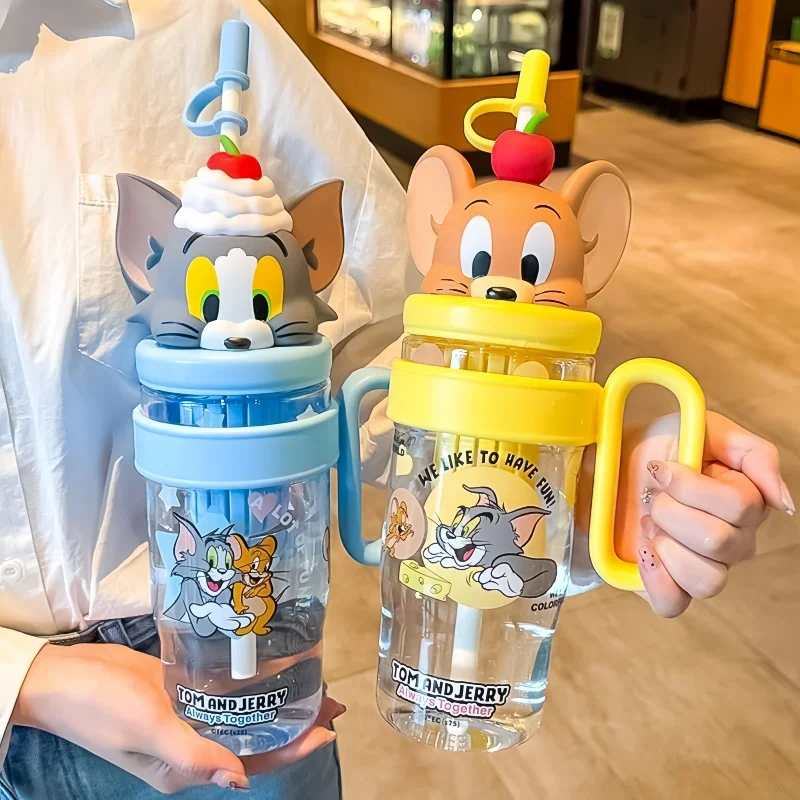 1060ml Tom Jerry Large Capacity Outdoor Tritan Ice Kettle Water Bottle Girl Office Drinking Straw Cup Student Sport Milk Tea Cup
1060ml Tom Jerry Large Capacity Outdoor Tritan Ice Kettle Water Bottle Girl Office Drinking Straw Cup Student Sport Milk Tea Cup