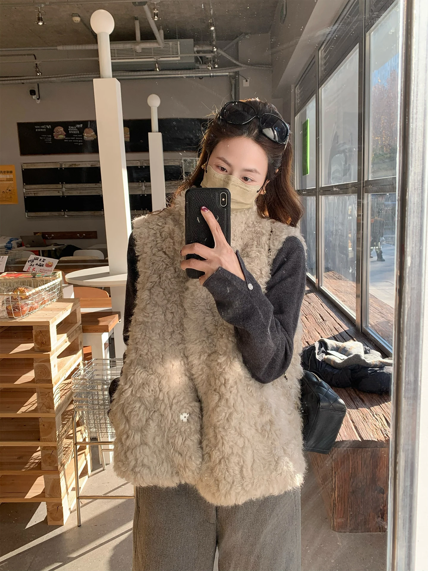 Faionable Korean Sle Women's Wool Vest 992 Autumn Winter Thiened Stand Collar eepskin Layering Top in Beige
Faionable Korean Sle Women's Wool Vest 992 Autumn Winter Thiened Stand Collar eepskin Layering Top in Beige