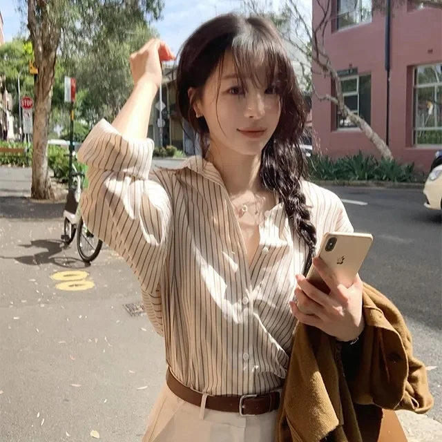 Раннеосенний универсальный топ в полоску, простой свободный крой, с длинными рукавами, женская повседневная модная одежда, базовый дизайн с узором
Раннеосенний универсальный топ в полоску, простой свободный крой, с длинными рукавами, женская повседневная модная одежда, базовый дизайн с узором