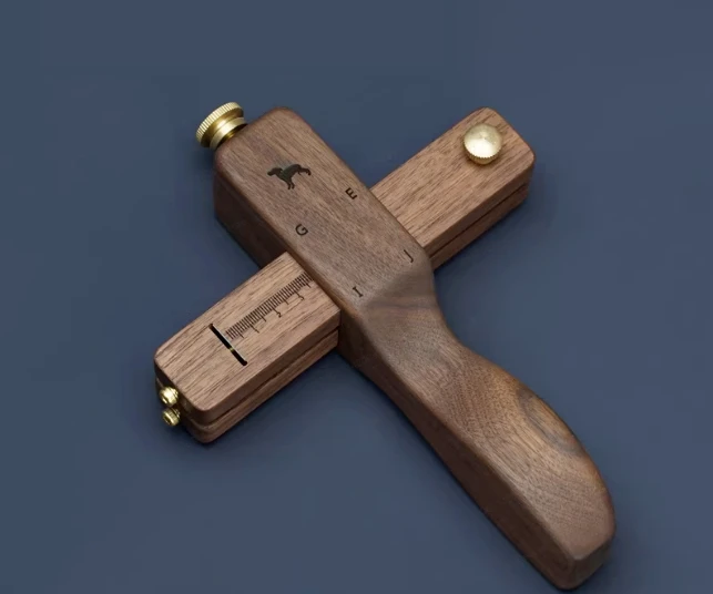 Ручной регулируемый резак для кожаных ремней и полосок, профессиональный инструмент для работы с кожей, материал — ореховое дерево
Ручной регулируемый резак для кожаных ремней и полосок, профессиональный инструмент для работы с кожей, материал — ореховое дерево