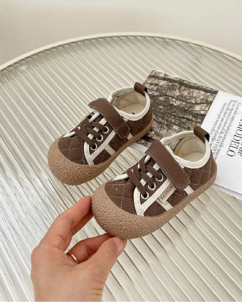 Children's Shoes 2024 Autumn New Boys' Girls' Lingge Canvas Shoes Korean Edition Baby Soft Sole Anti Kick Casual Cloth Shoes
Children's Shoes 2024 Autumn New Boys' Girls' Lingge Canvas Shoes Korean Edition Baby Soft Sole Anti Kick Casual Cloth Shoes