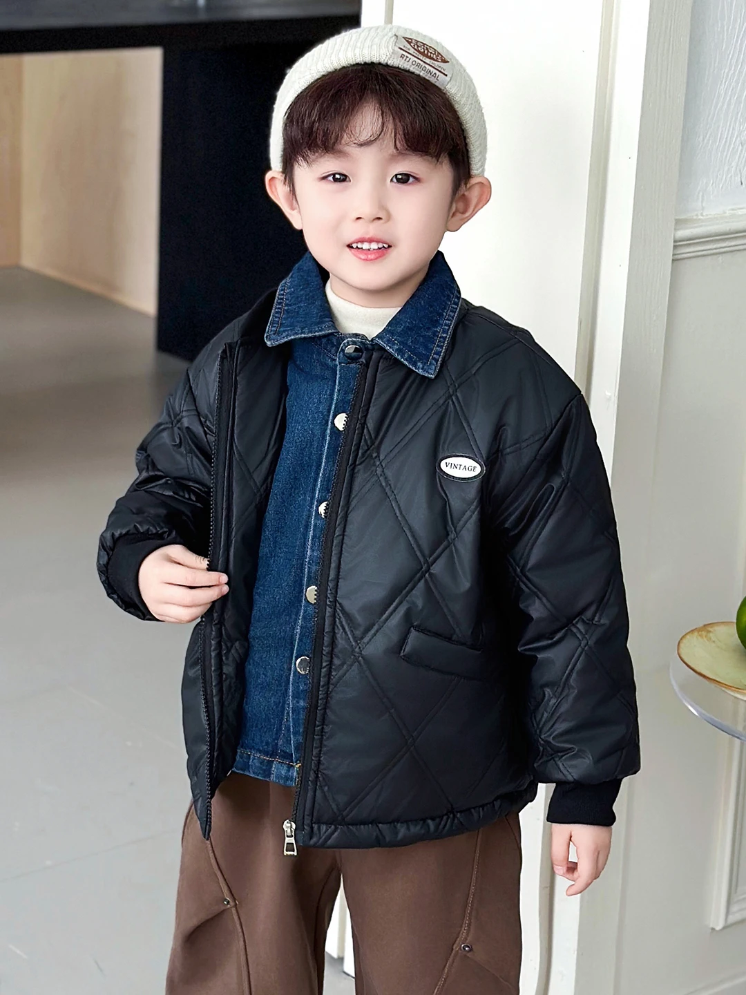 Джинсовое джинсовое платье на подкладке для мальчиков, теплое пальто из двух предметов с молодежным воротником, крутая хлопковая одежда Haome для мальчиков
Джинсовое джинсовое платье на подкладке для мальчиков, теплое пальто из двух предметов с молодежным воротником, крутая хлопковая одежда Haome для мальчиков