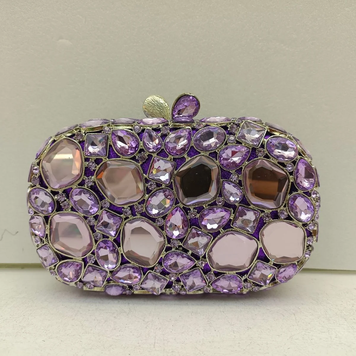 XIYUAN фиолетовый бриллиант овальный клатч Роскошная вечерняя сумка с лавандовым драгоценным камнем женская вечерние блестящий кошелек со стразами свадебная сумочка
XIYUAN фиолетовый бриллиант овальный клатч Роскошная вечерняя сумка с лавандовым драгоценным камнем женская вечерние блестящий кошелек со стразами свадебная сумочка