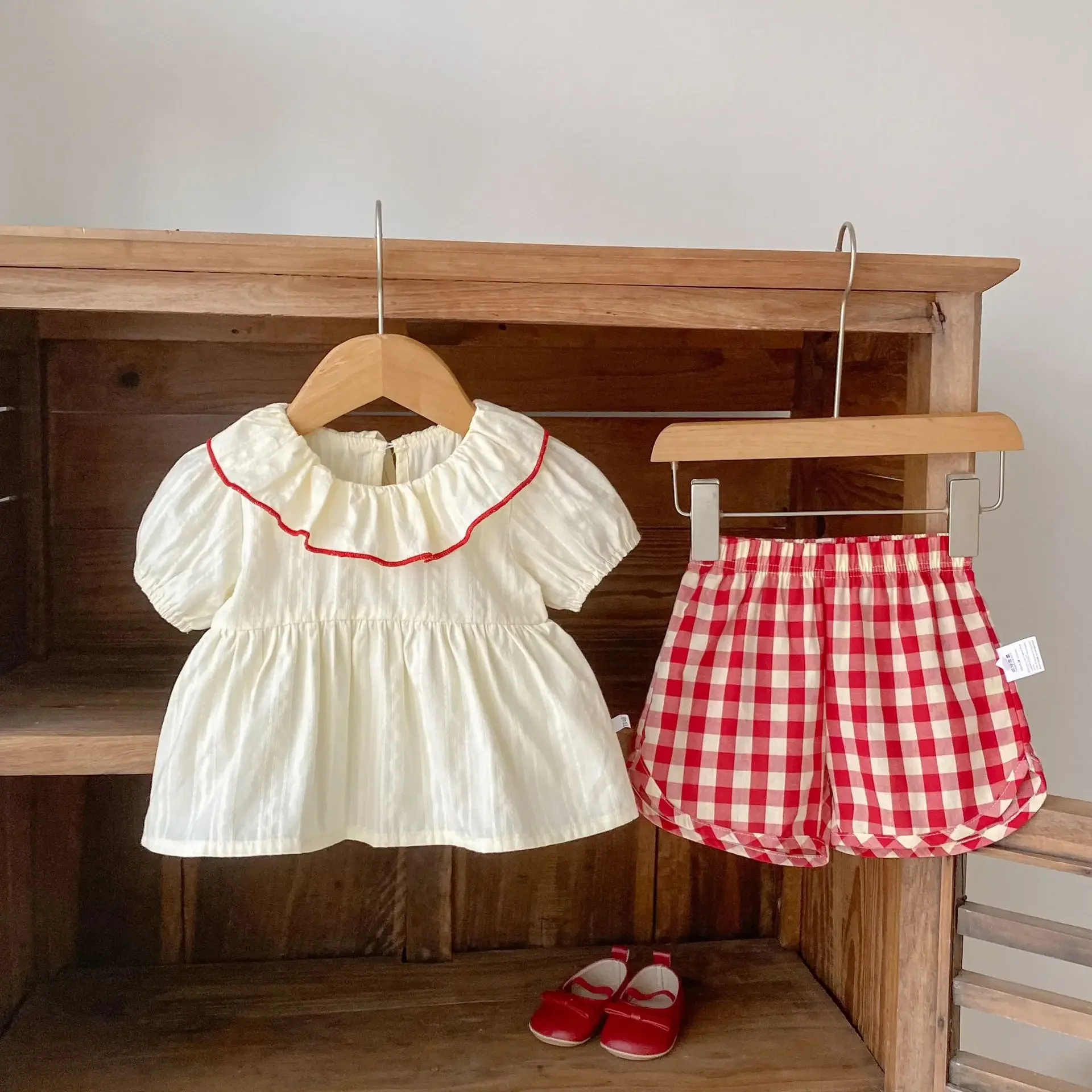2026 Summer Baby Girl Gingham Ruffle Cotton 2PCS Outfit Short Sleeve Top + Shorts Set Infant Casual Summer Clothes
2026 Summer Baby Girl Gingham Ruffle Cotton 2PCS Outfit Short Sleeve Top + Shorts Set Infant Casual Summer Clothes
