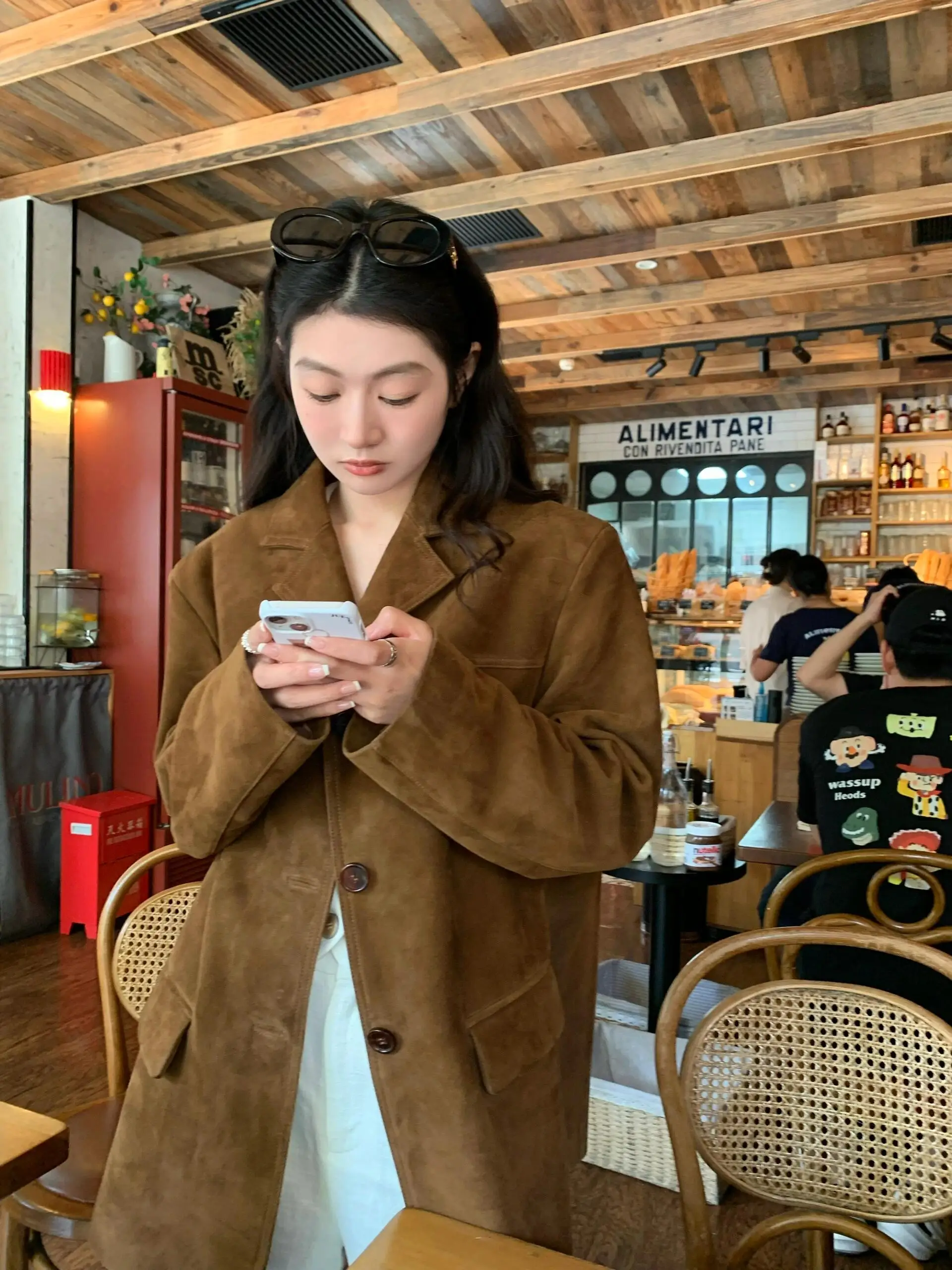 Женская утепленная замшевая куртка YooGirls кофейного цвета, верхняя одежда для весны и осени, маленькие размеры, длинный рукав
Женская утепленная замшевая куртка YooGirls кофейного цвета, верхняя одежда для весны и осени, маленькие размеры, длинный рукав