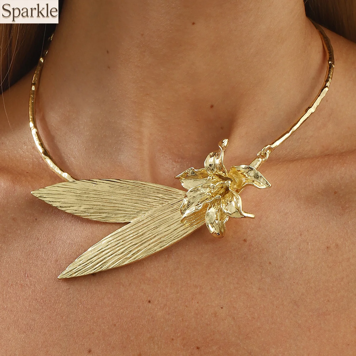 Leaf Flower Necklace for Women Heavy-Duty Exaggerated Design & Elegant Temperament Feather Choker Neck Girls Luxury Jewelry Gift
Leaf Flower Necklace for Women Heavy-Duty Exaggerated Design & Elegant Temperament Feather Choker Neck Girls Luxury Jewelry Gift
