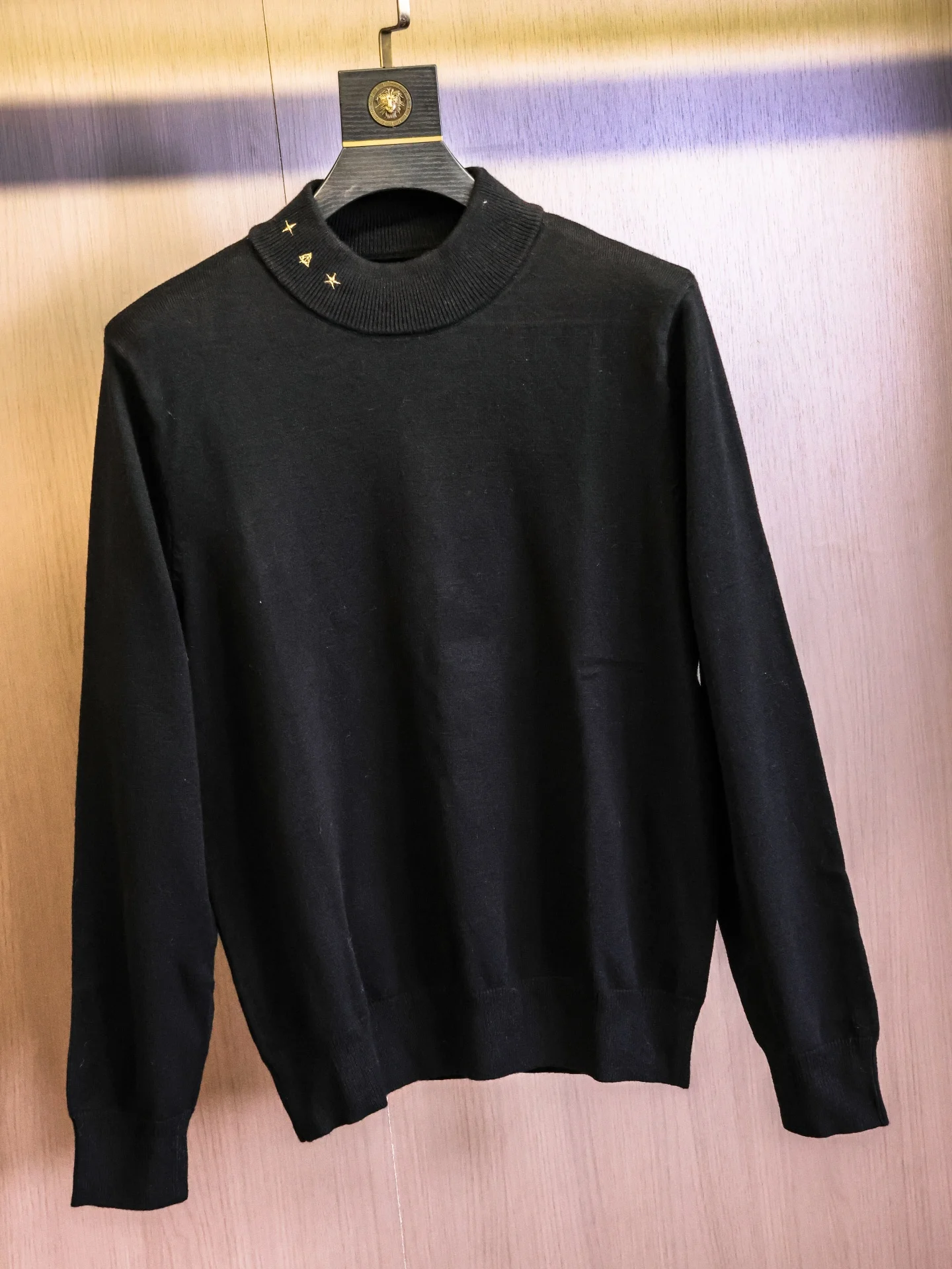 Gold Embroidered High round Neck Knitted Sweater Long Sleeve Men's Casual Wear Comfortable Wool Blend Pullover Q834
Gold Embroidered High round Neck Knitted Sweater Long Sleeve Men's Casual Wear Comfortable Wool Blend Pullover Q834