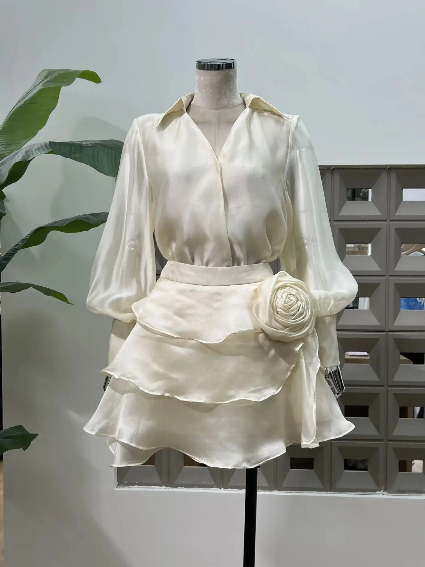 New Elegant 2025 Women's Long Sleeves Skirt Suit V-Neck Blouse Cake Layer 3D Flower Two-Piece Set Party Ball Club Evening Dress
New Elegant 2025 Women's Long Sleeves Skirt Suit V-Neck Blouse Cake Layer 3D Flower Two-Piece Set Party Ball Club Evening Dress