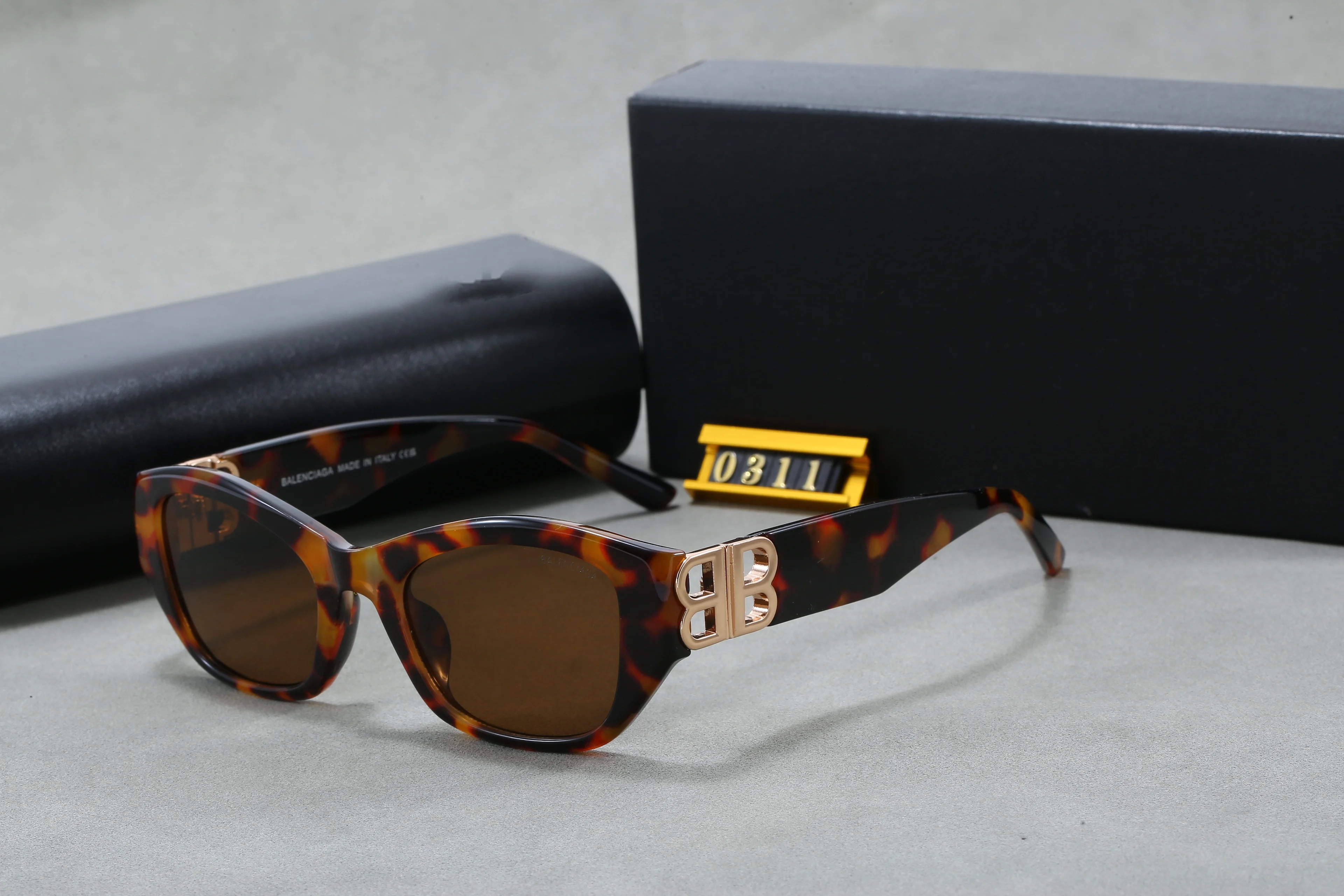 2025 Trendy Geometric Sunglasses Polarized Retro Small Frame Unisex Eyewear Vintage Style Sun Glasses
2025 Trendy Geometric Sunglasses Polarized Retro Small Frame Unisex Eyewear Vintage Style Sun Glasses