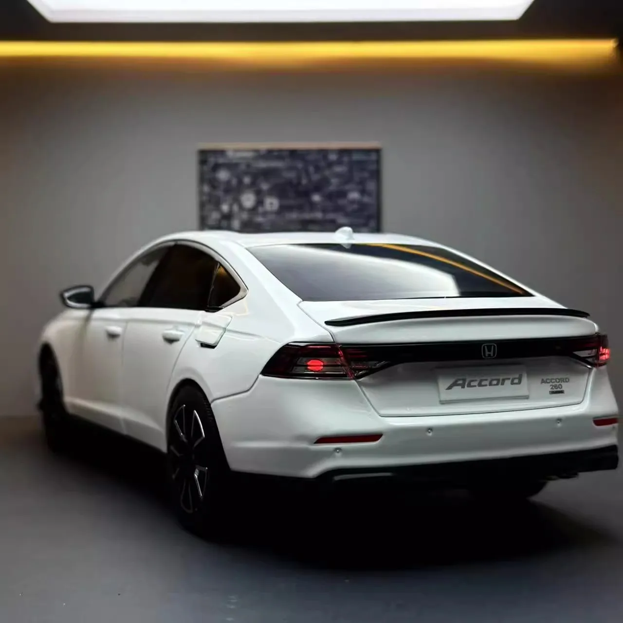 1:18 модель автомобиля Accord, литье под давлением из сплава, металлические игрушечные транспортные средства, модель автомобиля, звуковая и световая имитация, детские игрушки, подарок
1:18 модель автомобиля Accord, литье под давлением из сплава, металлические игрушечные транспортные средства, модель автомобиля, звуковая и световая имитация, детские игрушки, подарок