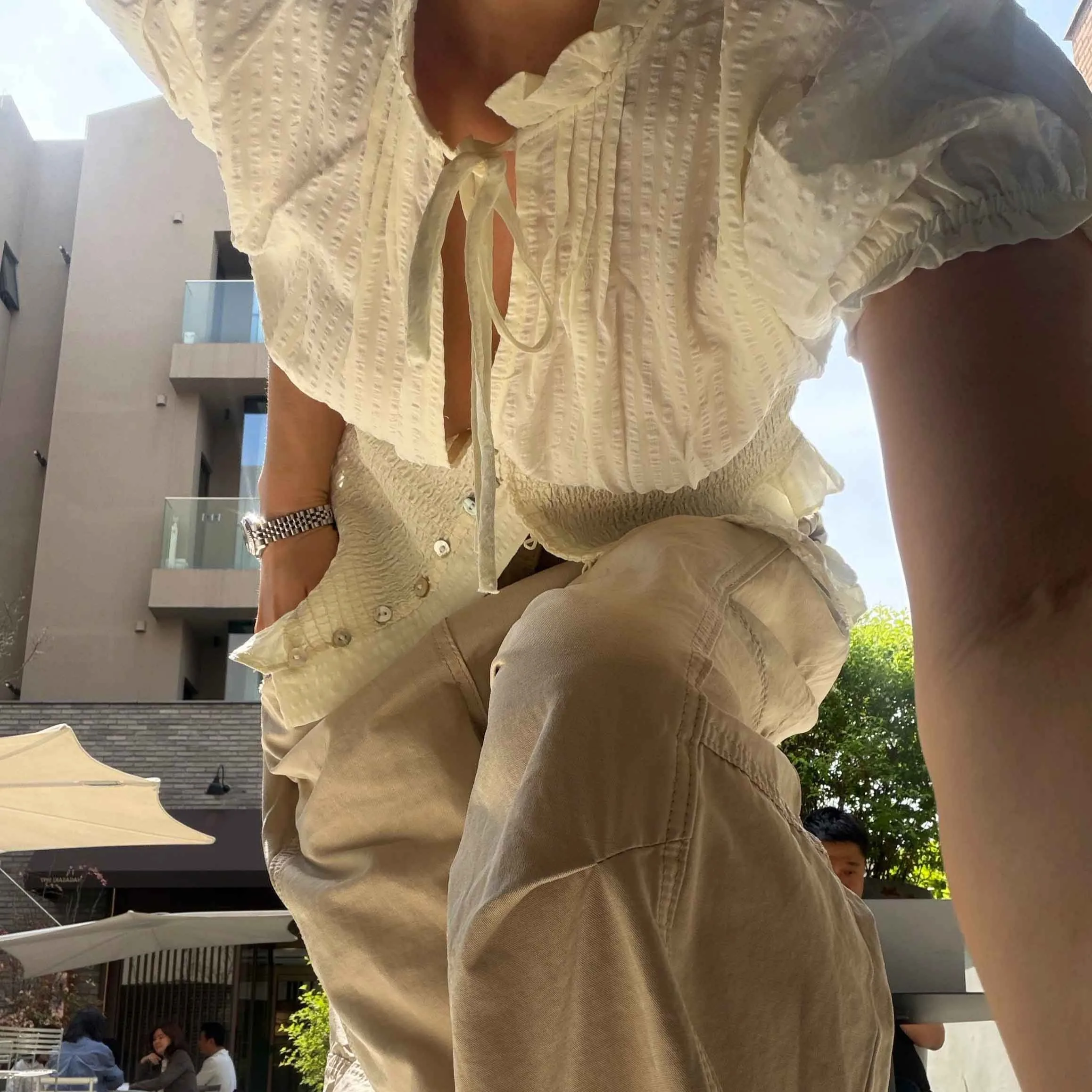 2026 Summer New Chic Retro Style Korean Casual Versatile Simple Fashion Stand Collar Shirt Women's Short Sleeve Bubble Sleeve
2026 Summer New Chic Retro Style Korean Casual Versatile Simple Fashion Stand Collar Shirt Women's Short Sleeve Bubble Sleeve