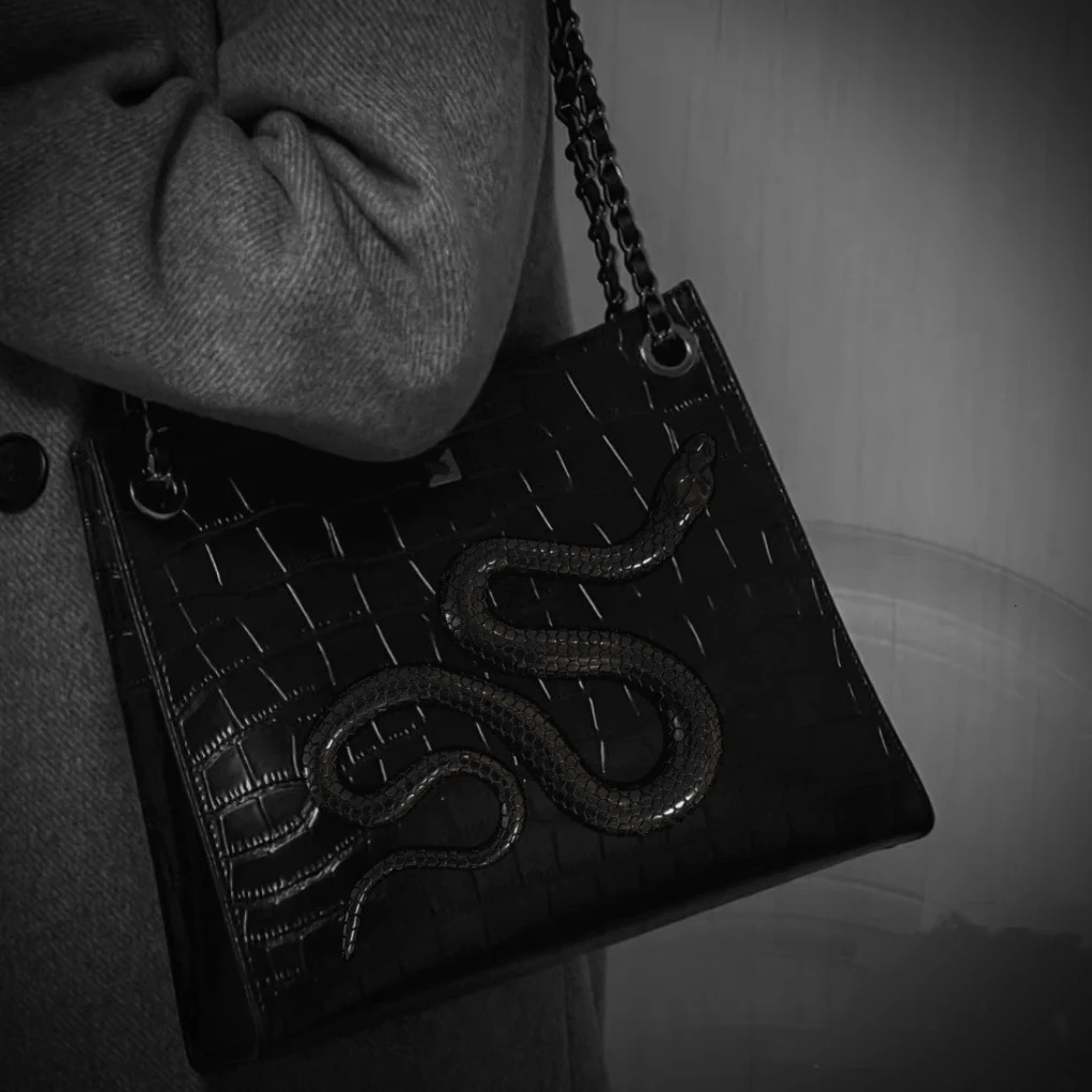 Original Designer Brand New Commuter Bag Large Capacity Shoulder Cross-body Handbag Snake Butterfly Bags for Women
Original Designer Brand New Commuter Bag Large Capacity Shoulder Cross-body Handbag Snake Butterfly Bags for Women