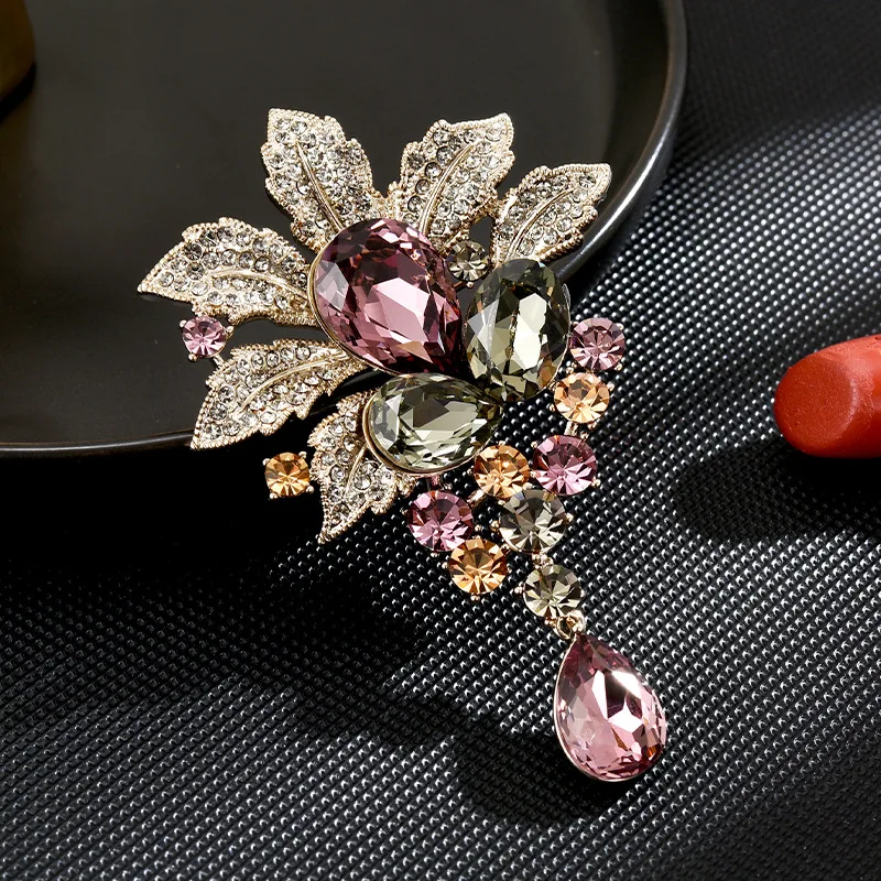 Europeans Tyel Designer Vintage Zircon Luxury 18k Gold Plated Brooch for Women Coat Blazer , Woman Fashion Jewelry Brooches
Europeans Tyel Designer Vintage Zircon Luxury 18k Gold Plated Brooch for Women Coat Blazer , Woman Fashion Jewelry Brooches