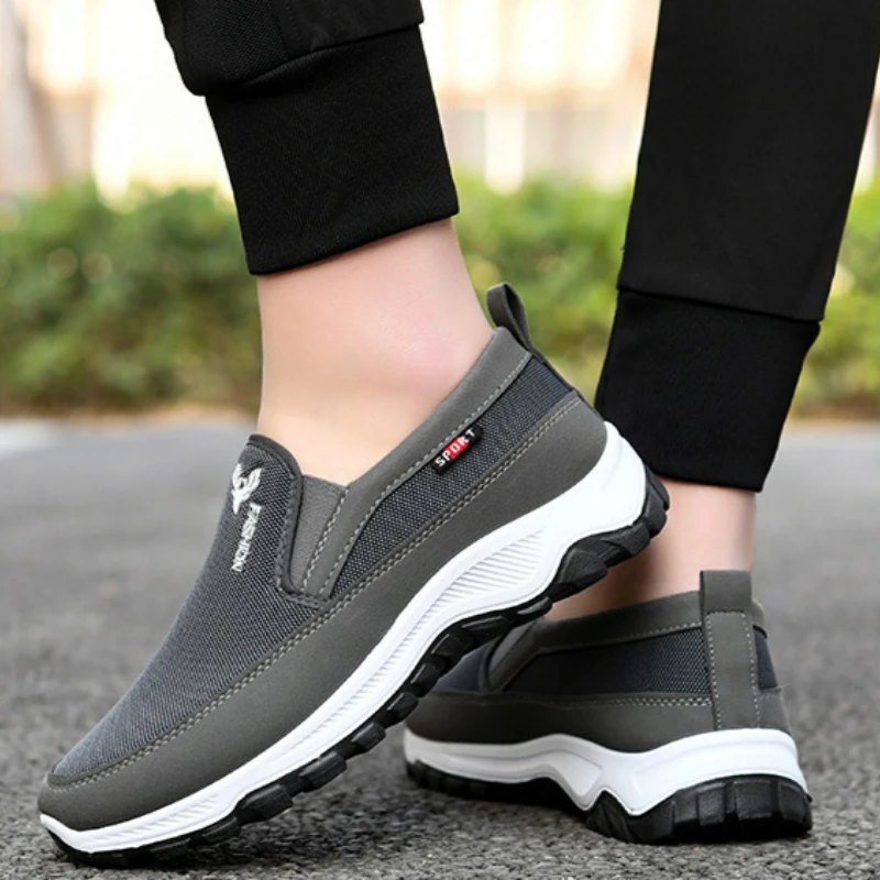 Breathable men's vulcanized shoes, summer mesh breathable hiking shoes, comfortable travel shoes suitable for outdoor activities
Breathable men's vulcanized shoes, summer mesh breathable hiking shoes, comfortable travel shoes suitable for outdoor activities