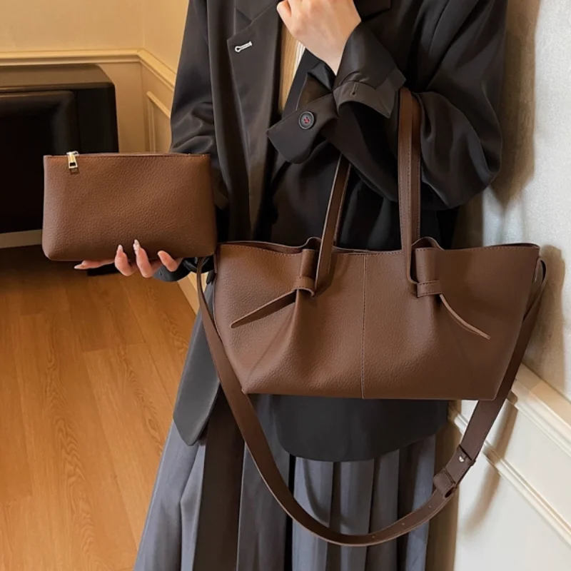 Винтажная сумка-тоут с крыльями, модная сумка через плечо с магнитной пряжкой, высококачественная сумка через плечо из искусственной кожи, осенняя повседневная сумка с кошельком
Винтажная сумка-тоут с крыльями, модная сумка через плечо с магнитной пряжкой, высококачественная сумка через плечо из искусственной кожи, осенняя повседневная сумка с кошельком