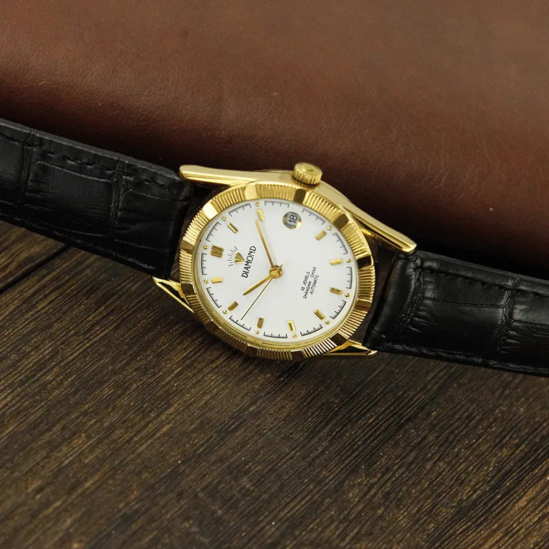 Old Diamond Calendar Leather Titanium Round Single Calendar Automatic Mechanical Vintage Men’s Watch
Old Diamond Calendar Leather Titanium Round Single Calendar Automatic Mechanical Vintage Men’s Watch
