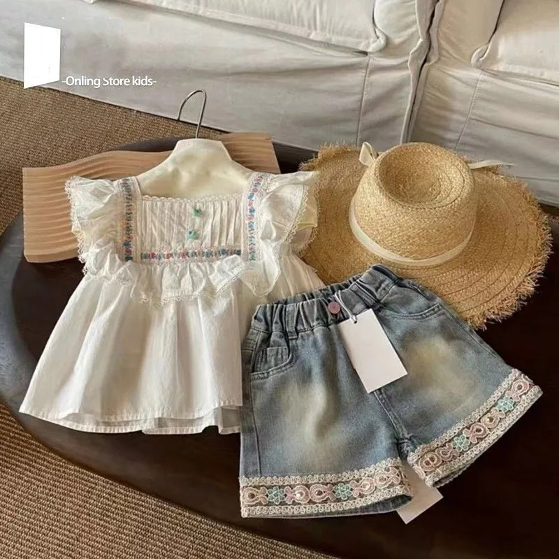 Girls' Short sleeved Shirt Set Summer Stylish Children's Flying Sleeves White Top Retro Lace Denim Shorts 2-piece Set
Girls' Short sleeved Shirt Set Summer Stylish Children's Flying Sleeves White Top Retro Lace Denim Shorts 2-piece Set