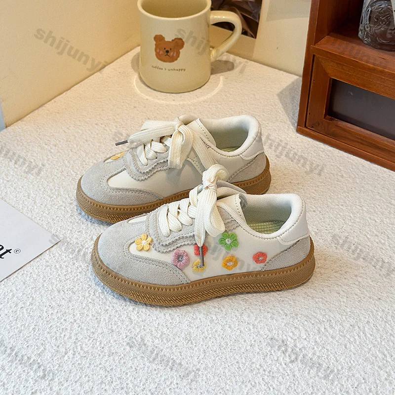 Children's Sneakers 2026 Summer New Concise Embroidery Flower Princess Shoes Girl Comfortable Non Slip Kids Casual Sport Shoes
Children's Sneakers 2026 Summer New Concise Embroidery Flower Princess Shoes Girl Comfortable Non Slip Kids Casual Sport Shoes