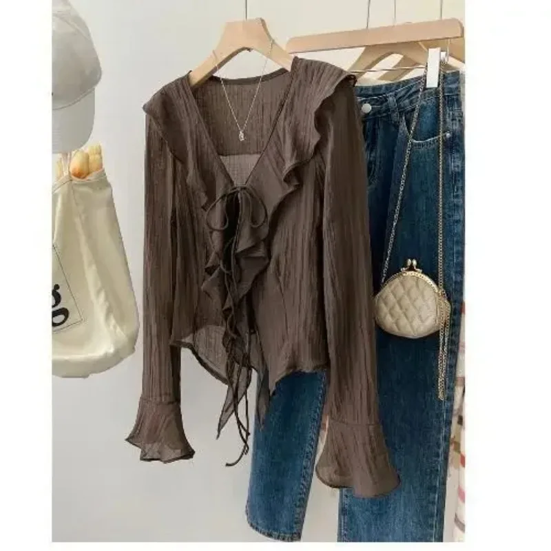 Blouses for Women Chemise Femme Ruffled Flared Shirts Blusas Femininas Elegantes Tops Vintage Spring Shirt Thin Coat 2025 New
Blouses for Women Chemise Femme Ruffled Flared Shirts Blusas Femininas Elegantes Tops Vintage Spring Shirt Thin Coat 2025 New