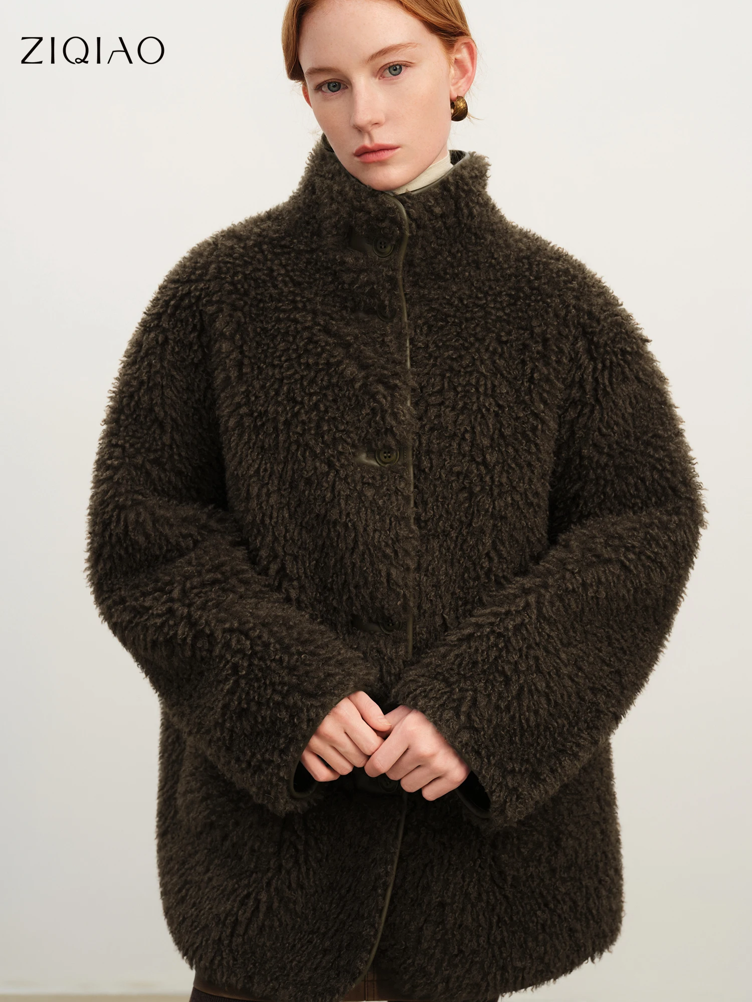 ZIQIAO 2025, осенне-зимняя женская куртка из искусственного меха из овчины с воротником-стойкой, короткое плюшевое пальто, укороченная верхняя одежда Тедди
ZIQIAO 2025, осенне-зимняя женская куртка из искусственного меха из овчины с воротником-стойкой, короткое плюшевое пальто, укороченная верхняя одежда Тедди