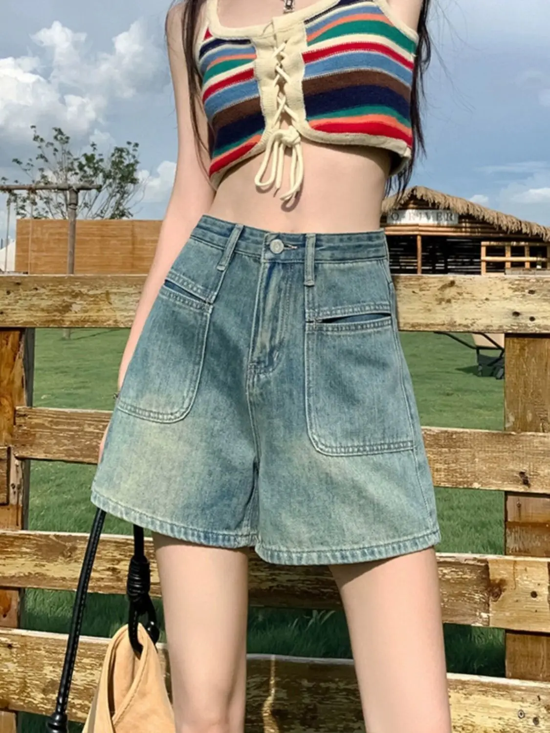2024 Women Summer New High Waist Denim Shorts Female Thin Loose A-line Short Pants Ladies Pockets Wide-leg Shorts Jeans H137
2024 Women Summer New High Waist Denim Shorts Female Thin Loose A-line Short Pants Ladies Pockets Wide-leg Shorts Jeans H137